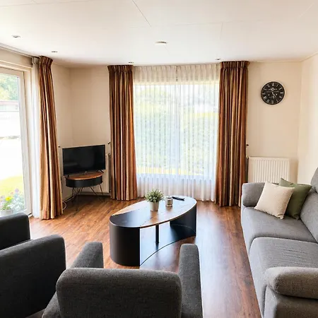 Holiday home Gezellig Met Tuin, Nabij Speeltuin En Zwembad