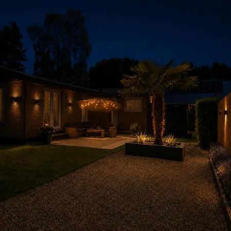 Gezellig Met Tuin, Nabij Speeltuin En Zwembad