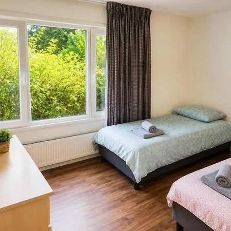 Gezellig Met Tuin, Nabij Speeltuin En Zwembad Holiday home Ledeacker